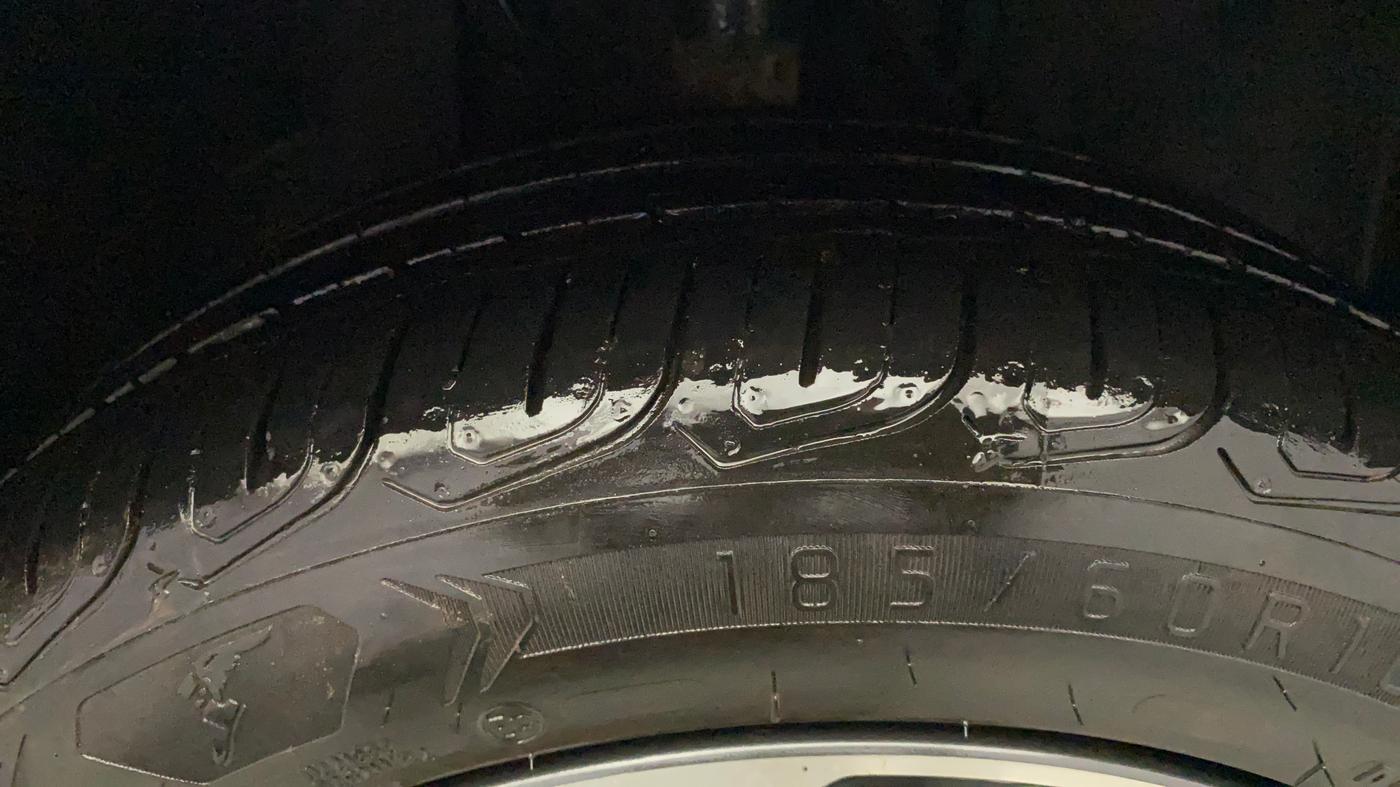 2022 Tata ALTROZ XZA, Petrol, Automatic, 10,001 km, Right Front Tyre Tread