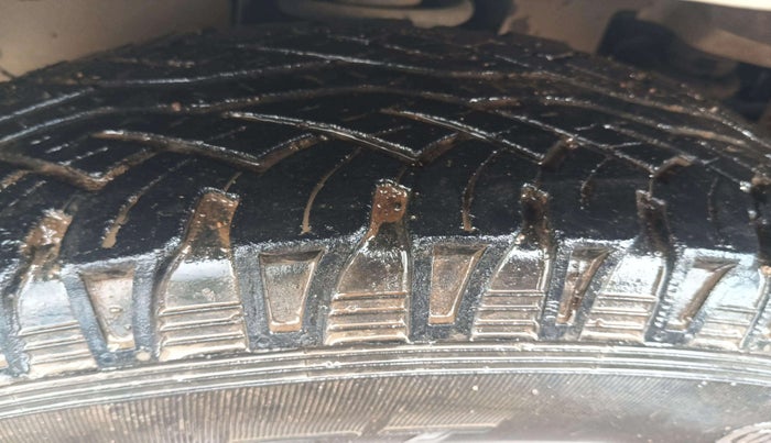 2018 Mahindra TUV300 T10, Diesel, Manual, 97,829 km, Right Rear Tyre Tread