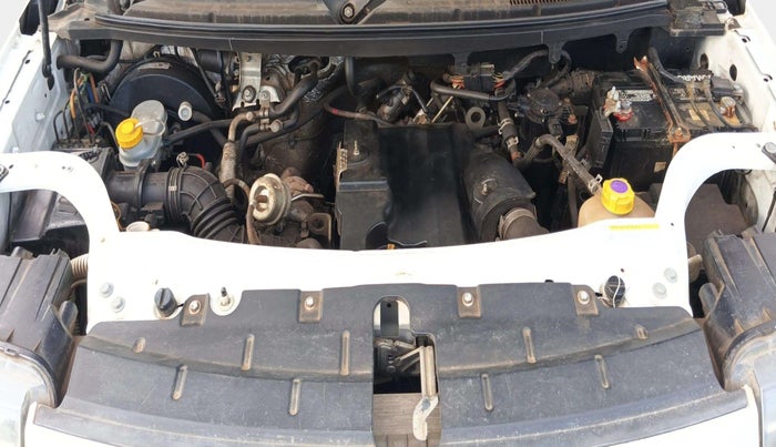 2018 Mahindra TUV300 T10, Diesel, Manual, 97,829 km, Engine View