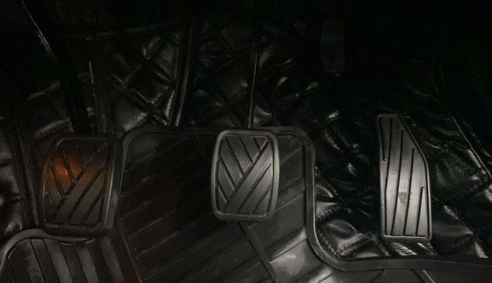 2018 Maruti Baleno ALPHA PETROL 1.2, Petrol, Manual, 70,964 km, Pedals