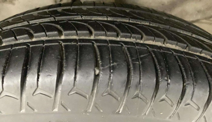 2012 Maruti Wagon R 1.0 LXI, Petrol, Manual, 1,17,472 km, Right Front Tyre Tread