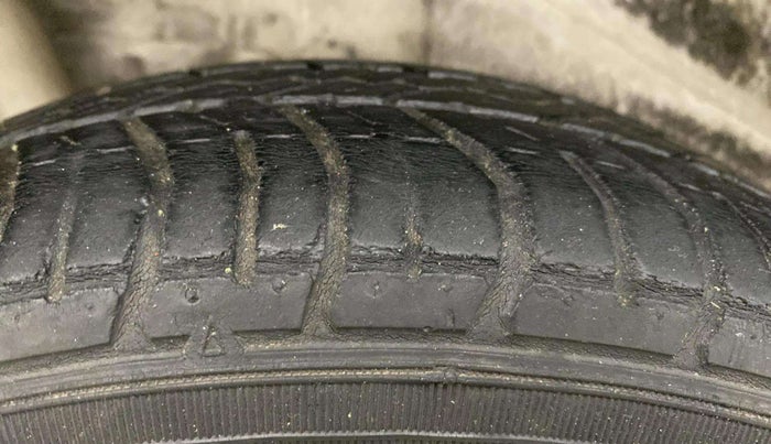 2012 Maruti Wagon R 1.0 LXI, Petrol, Manual, 1,17,472 km, Right Rear Tyre Tread