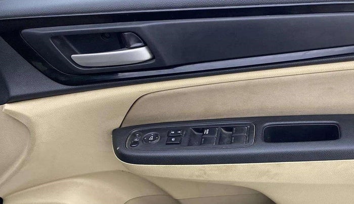 2019 Honda Amaze 1.2L I-VTEC S, CNG, Manual, 77,907 km, Driver Side Door Panels Control