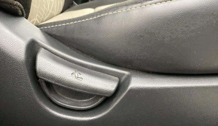 2017 Hyundai Grand i10 SPORTZ (O) AT 1.2 KAPPA VTVT, Petrol, Automatic, 32,511 km, Driver Side Adjustment Panel