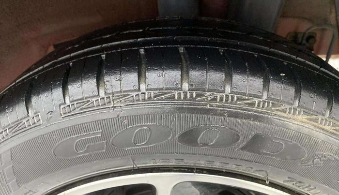 2017 Hyundai Grand i10 SPORTZ (O) AT 1.2 KAPPA VTVT, Petrol, Automatic, 32,511 km, Left Rear Tyre Tread