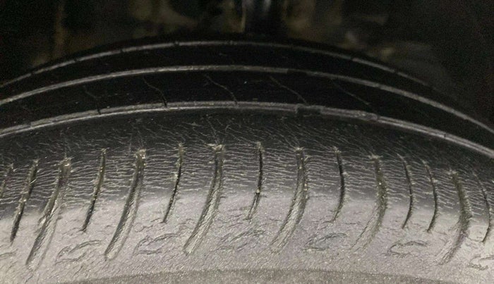 2021 Maruti Baleno DELTA PETROL 1.2, Petrol, Manual, 96,262 km, Right Front Tyre Tread