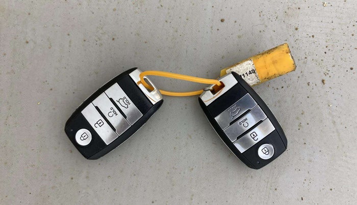 2022 KIA CARENS PRESTIGE PLUS 1.5 DIESEL 7 STR, Diesel, Manual, 53,392 km, Key Close Up