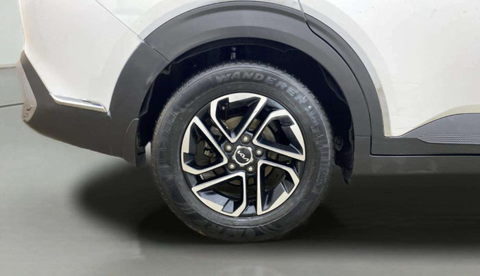 2022 KIA CARENS PRESTIGE PLUS 1.5 DIESEL 7 STR, Diesel, Manual, 53,392 km, Right Rear Wheel