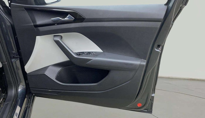 2022 Skoda KUSHAQ STYLE 1.5L TSI MT, Petrol, Manual, 25,647 km, Driver Side Door Panels Control