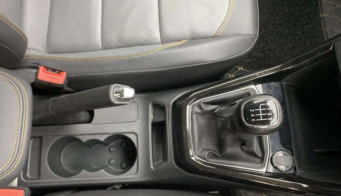 2022 Skoda KUSHAQ STYLE 1.5L TSI MT, Petrol, Manual, 25,647 km, Gear Lever