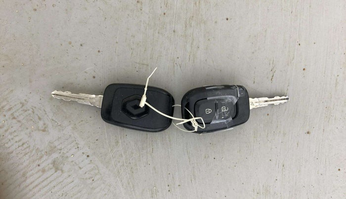 2021 Renault TRIBER RXL MT, Petrol, Manual, 48,517 km, Key Close Up