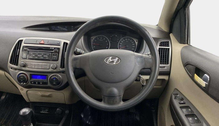 2012 Hyundai i20 MAGNA 1.2, Petrol, Manual, 1,47,671 km, Steering Wheel Close Up
