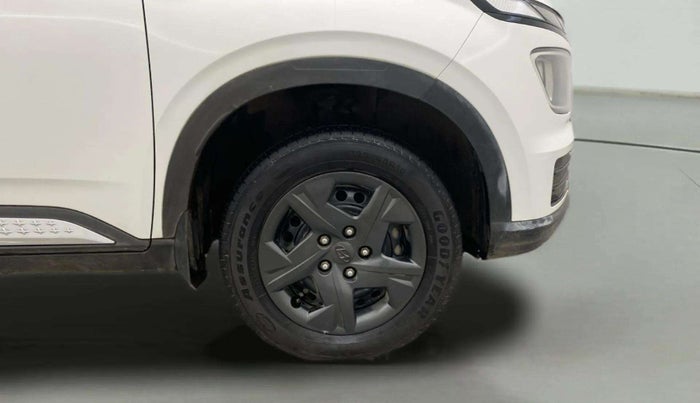 2023 Hyundai VENUE E 1.2, Petrol, Manual, 22,046 km, Right Front Wheel
