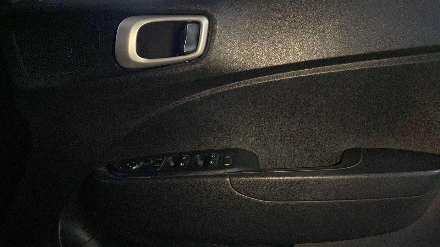 2019 Hyundai VENUE S 1.2, Petrol, Manual, 68,714 km, Driver Side Door Panels Control