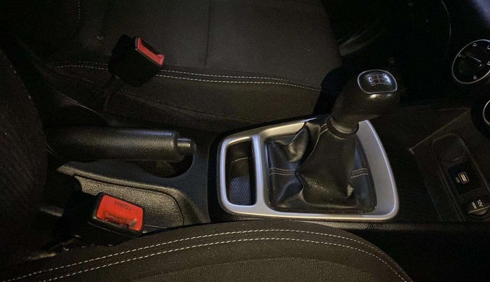 2019 Hyundai VENUE S 1.2, Petrol, Manual, 68,714 km, Gear Lever