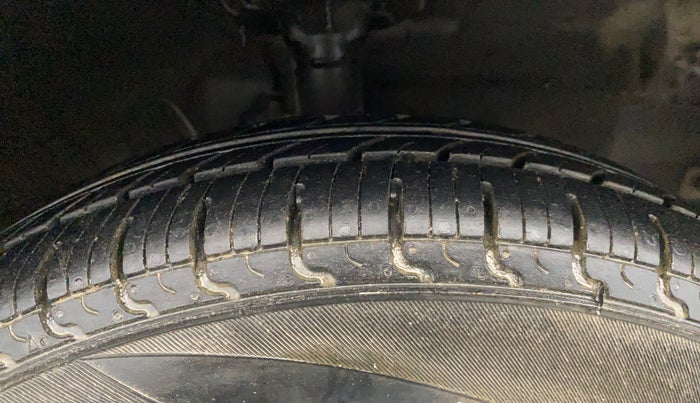 2019 Hyundai NEW SANTRO ERA EXECUTIVE, CNG, Manual, 46,959 km, Right Front Tyre Tread