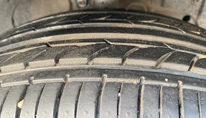 2014 Ford Ecosport TITANIUM 1.5L DIESEL, Diesel, Manual, 1,23,159 km, Right Front Tyre Tread