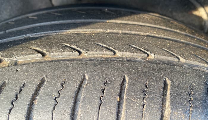 2014 Ford Ecosport TITANIUM 1.5L DIESEL, Diesel, Manual, 1,23,159 km, Right Rear Tyre Tread