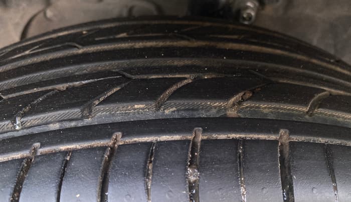 2014 Ford Ecosport TITANIUM 1.5L DIESEL, Diesel, Manual, 1,23,159 km, Left Front Tyre Tread