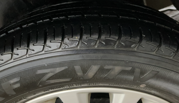 2018 Maruti Ciaz DELTA 1.5 SHVS MT PETROL, Petrol, Manual, 34,233 km, Left Rear Tyre Tread