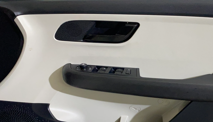 2024 Tata ALTROZ XM PLUS CNG, CNG, Manual, 10,647 km, Driver Side Door Panels Control