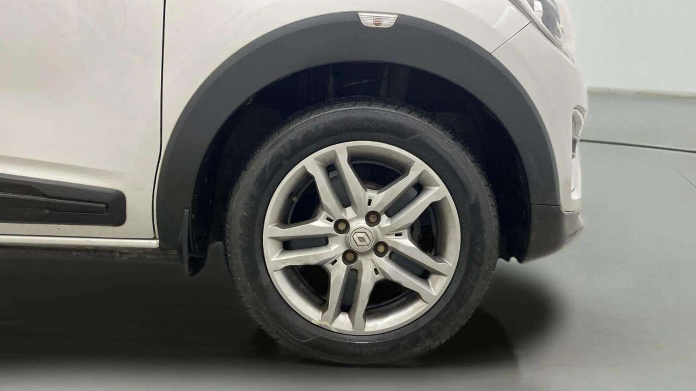 2019 Renault TRIBER RXZ, Petrol, Manual, 52,477 km, Right Front Wheel
