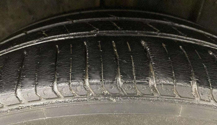 2019 Renault TRIBER RXZ, Petrol, Manual, 52,477 km, Left Rear Tyre Tread