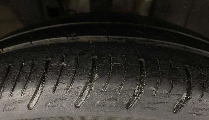 2019 Renault TRIBER RXZ, Petrol, Manual, 52,477 km, Right Front Tyre Tread