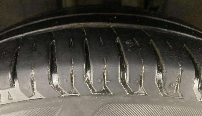 2019 Renault TRIBER RXZ, Petrol, Manual, 52,477 km, Left Front Tyre Tread