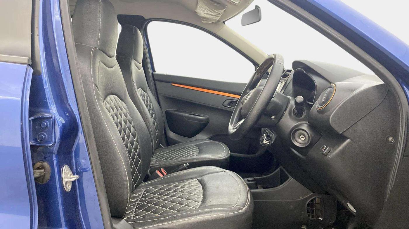 2017 Renault Kwid CLIMBER 1.0 AMT, CNG, Automatic, 27,958 km, Right Side Front Door Cabin