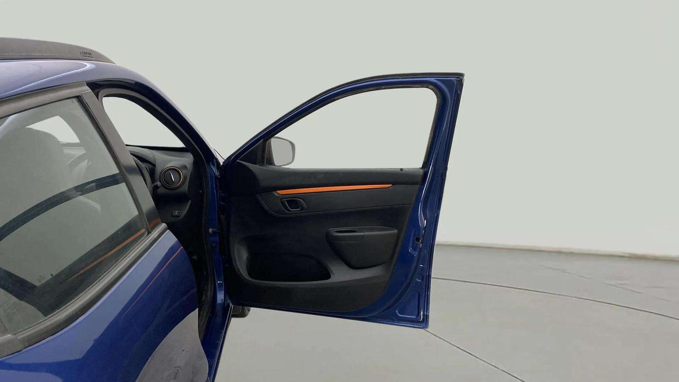 2017 Renault Kwid CLIMBER 1.0 AMT, CNG, Automatic, 27,958 km, RHS Front Door