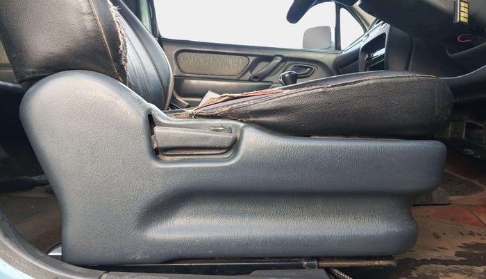 2007 Maruti Wagon R LXI MINOR, CNG, Manual, 1,34,767 km, Driver Side Adjustment Panel