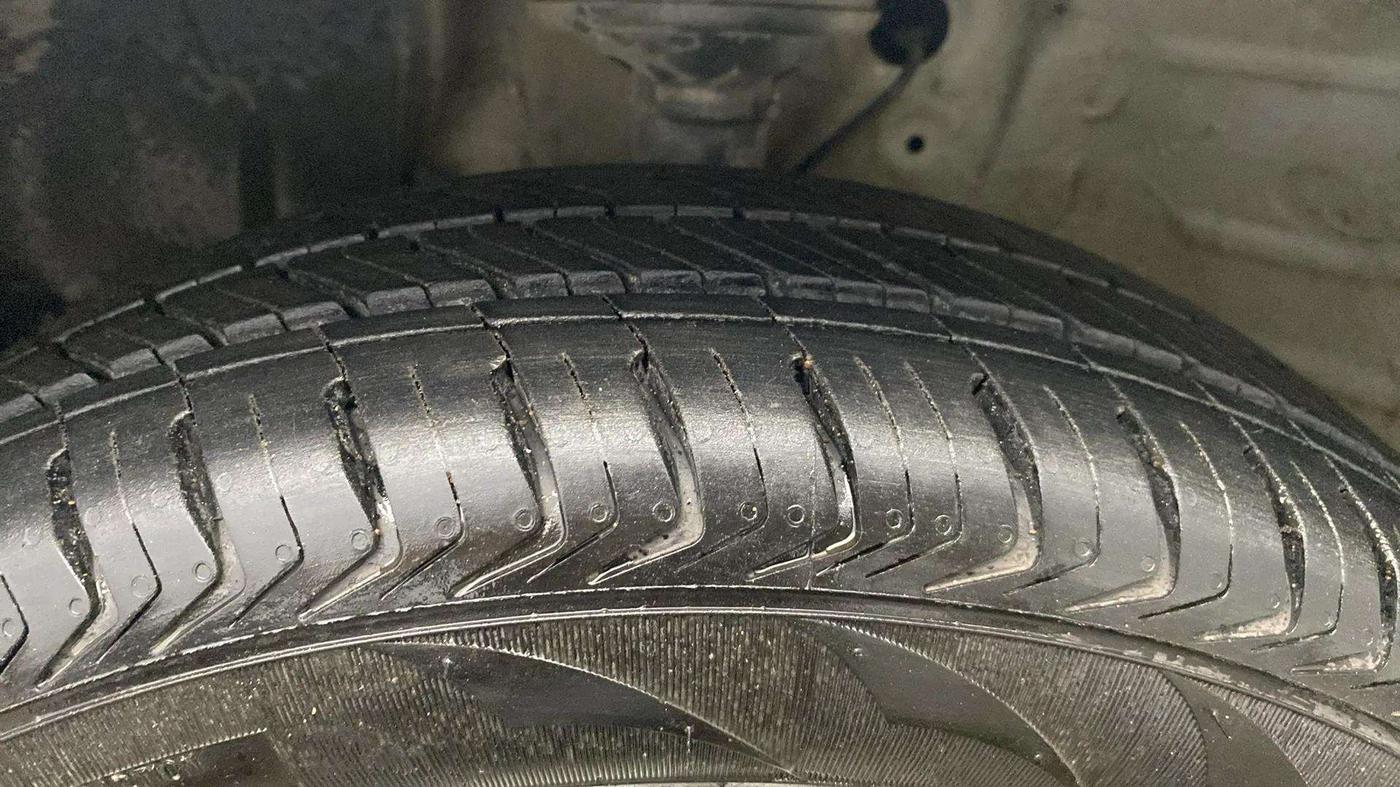 2021 Maruti New Wagon-R VXI 1.0 AMT, Petrol, Automatic, 57,166 km, Left Front Tyre Tread