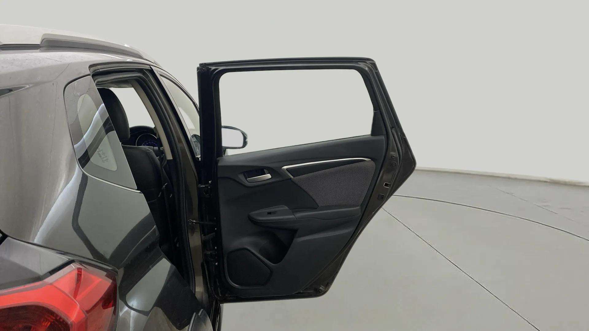 RHS-Rear-Door-Open-33