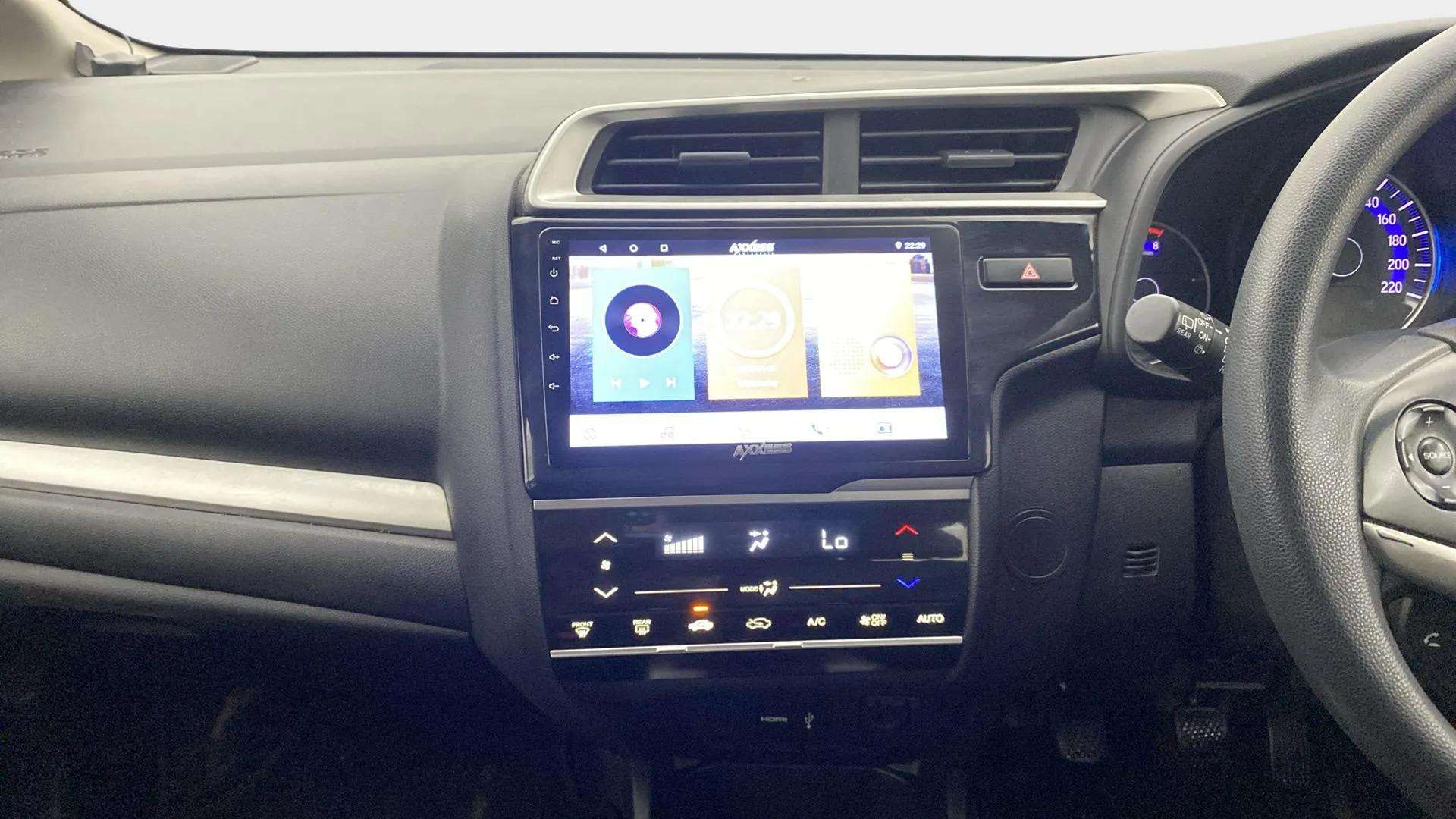 Center-console---infotainment-28