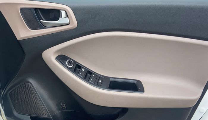 2019 Hyundai Elite i20 MAGNA PLUS 1.2, CNG, Manual, 65,019 km, Driver Side Door Panels Control
