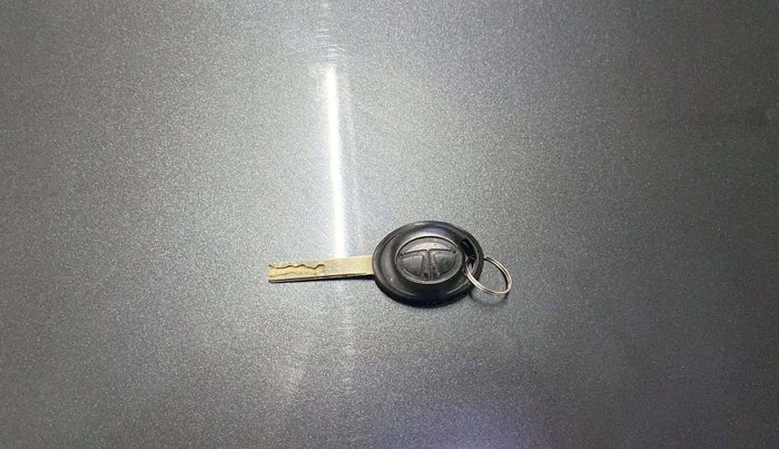 2022 Tata ALTROZ XM PLUS PETROL, Petrol, Manual, 5,000 km, Key Close Up