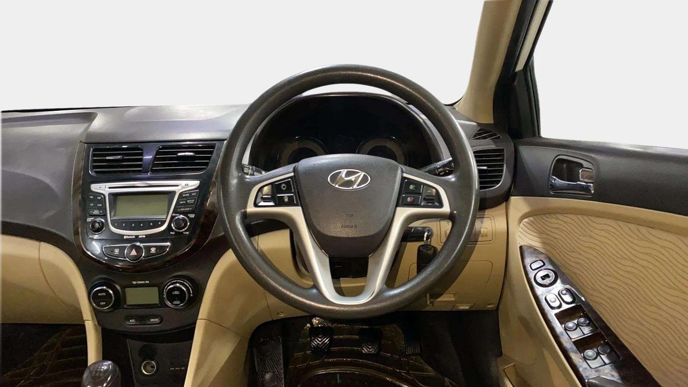 2013 Hyundai Verna FLUIDIC 1.6 CRDI SX, Diesel, Manual, 94,966 km, Steering Wheel Close Up