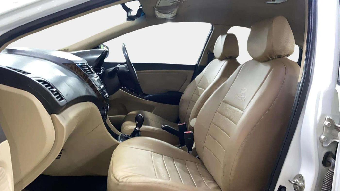 2013 Hyundai Verna FLUIDIC 1.6 CRDI SX, Diesel, Manual, 94,966 km, Right Side Front Door Cabin
