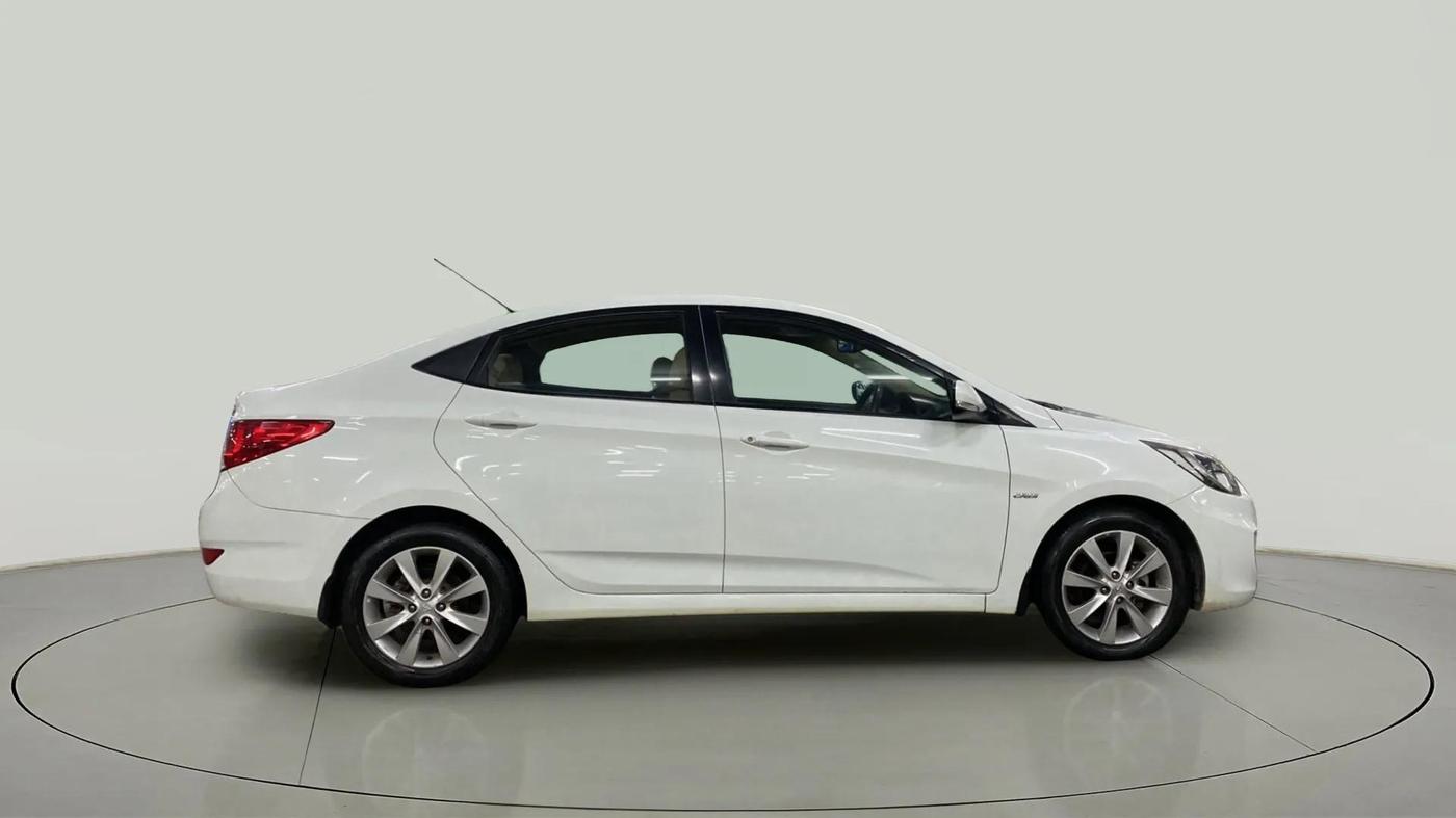 2013 Hyundai Verna FLUIDIC 1.6 CRDI SX, Diesel, Manual, 94,966 km, Right Side View