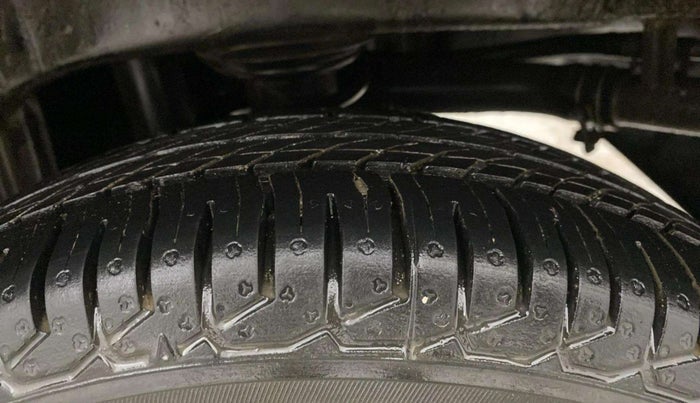 2016 Maruti Alto 800 VXI, Petrol, Manual, 37,371 km, Left Front Tyre Tread