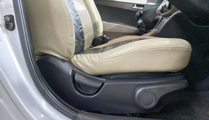 2015 Hyundai Xcent SX 1.2 (O), Petrol, Manual, 57,407 km, Driver Side Adjustment Panel
