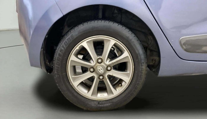 2015 Hyundai Grand i10 ASTA (O) 1.2 KAPPA VTVT, Petrol, Manual, 1,06,281 km, Right Rear Wheel