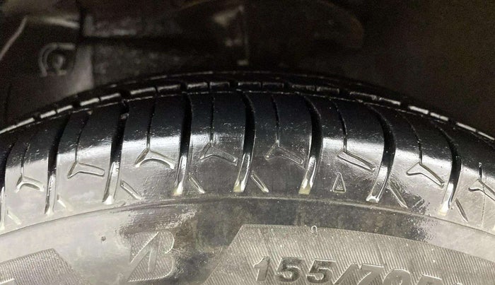 2013 Hyundai Eon MAGNA +, Petrol, Manual, 46,611 km, Left Front Tyre Tread