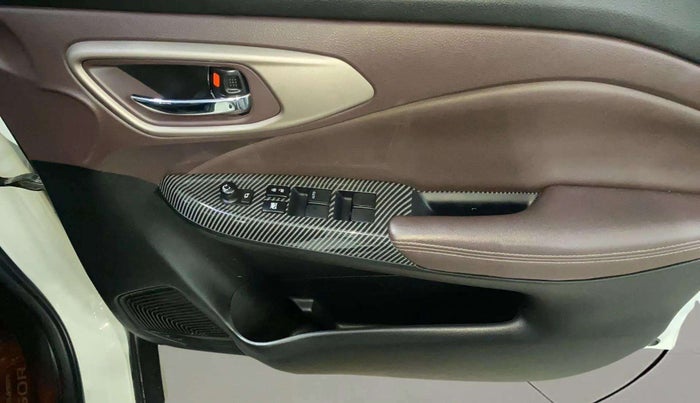 2024 Toyota Urban Cruiser Taisor V 1.0 Petrol AT, Petrol, Automatic, 6,681 km, Driver Side Door Panels Control