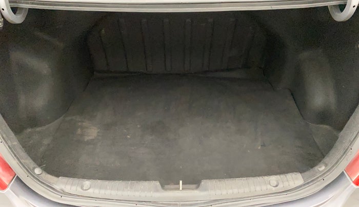2015 Hyundai Verna FLUIDIC 4S 1.6 VTVT S(O), Petrol, Manual, 95,193 km, Boot Inside
