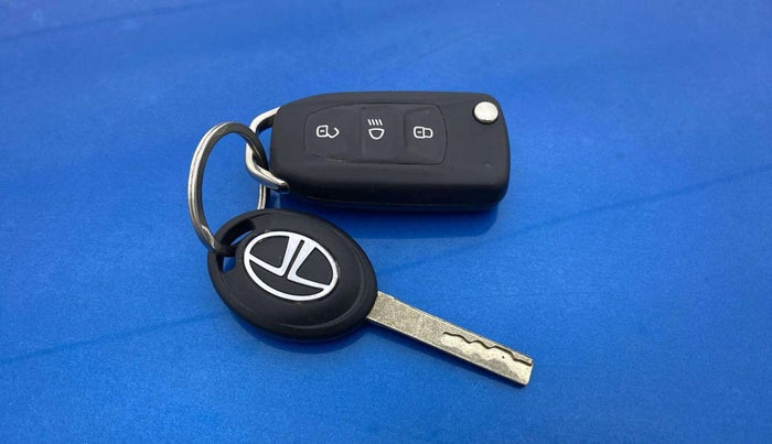 2018 Tata NEXON XZ PETROL, Petrol, Manual, 14,176 km, Key Close Up