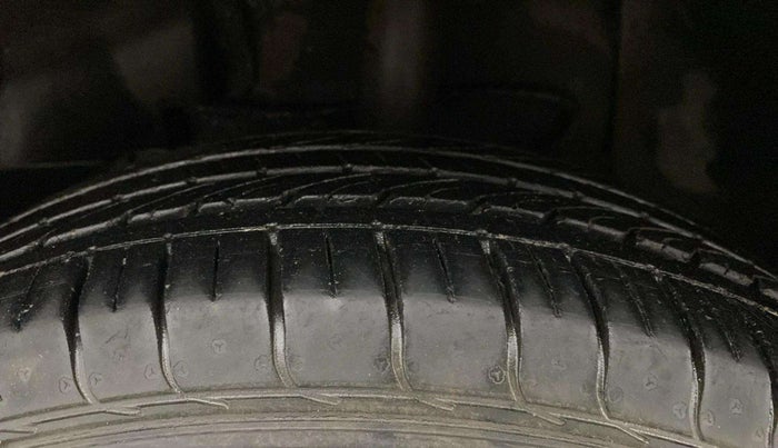 2018 Tata NEXON XZ PETROL, Petrol, Manual, 14,176 km, Left Front Tyre Tread