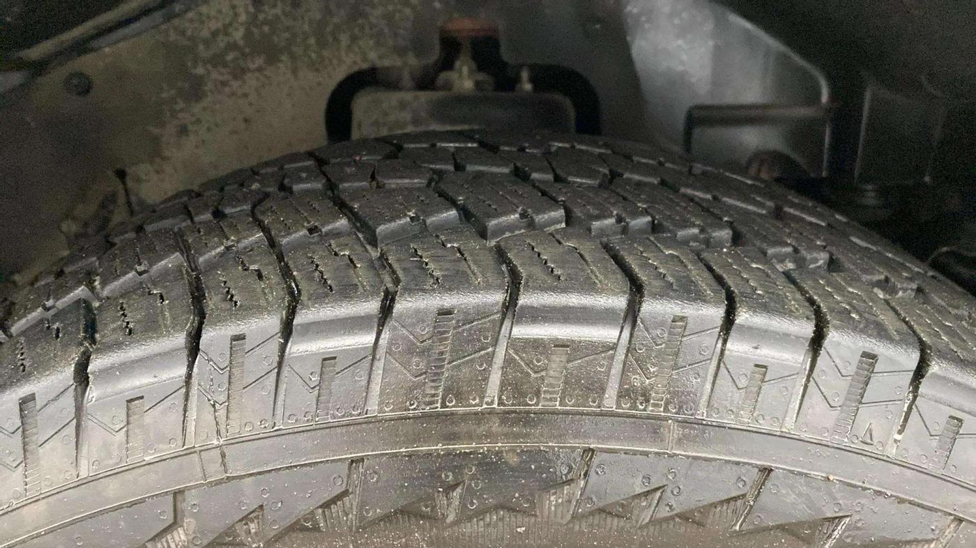 2020 Mahindra Thar LX HARD TOP 4WD MT, Diesel, Manual, 97,922 km, Right Front Tyre Tread
