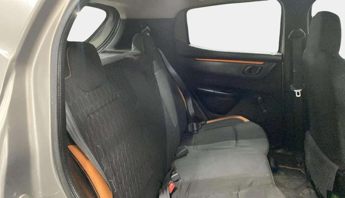 2017 Renault Kwid CLIMBER 1.0, CNG, Manual, 1,28,051 km, Right Side Rear Door Cabin